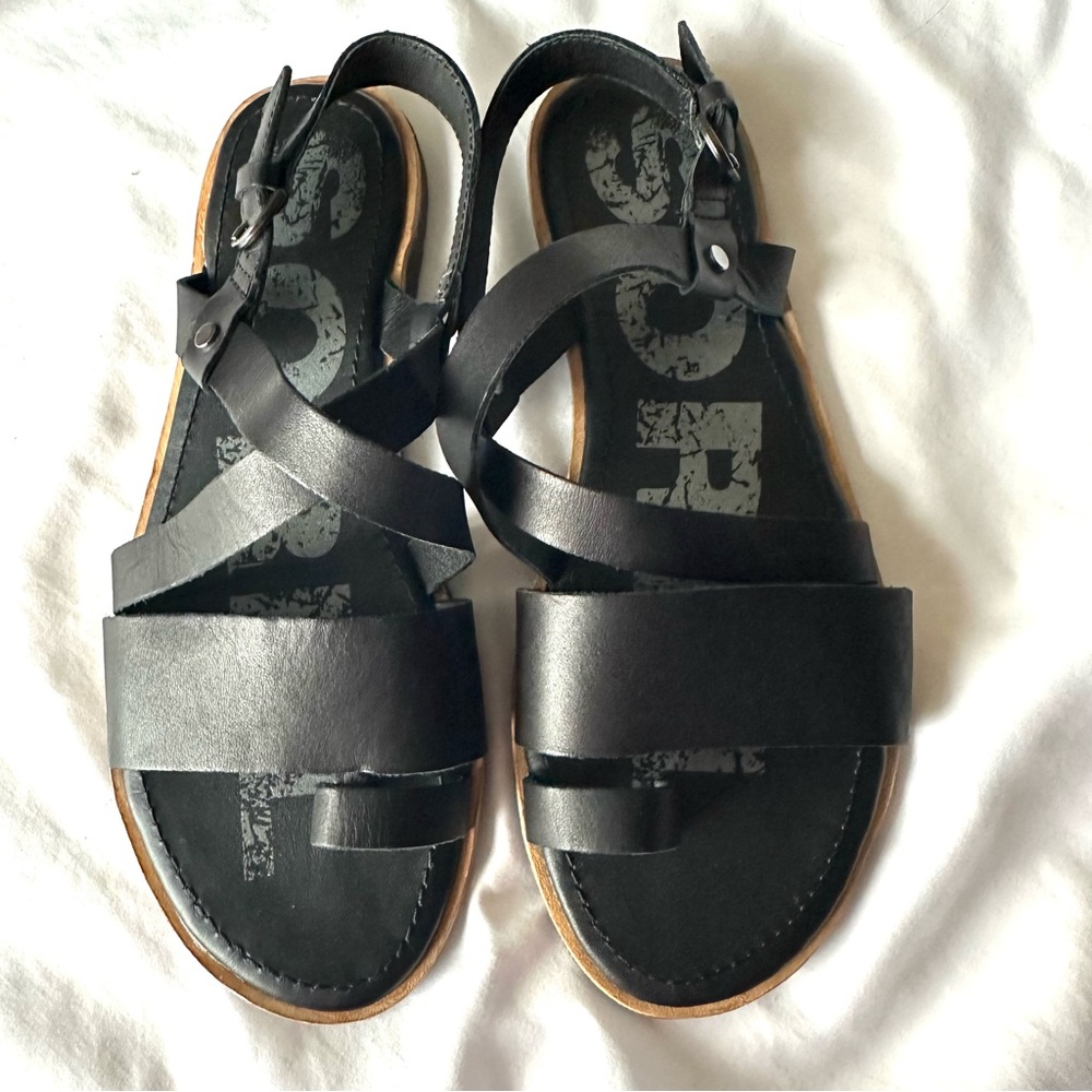Sorel Ella Criss Cross black strappy sandals size 6